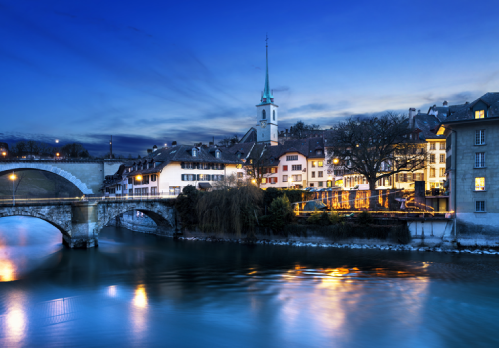 歴史的な街並みスイスの首都　ベルン