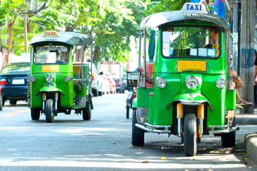 トゥクトゥクで風を感じて走る