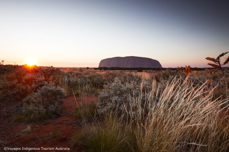 オーストラリアのシンボルであり世界最大級の1枚岩 エアーズロック（ウルル）