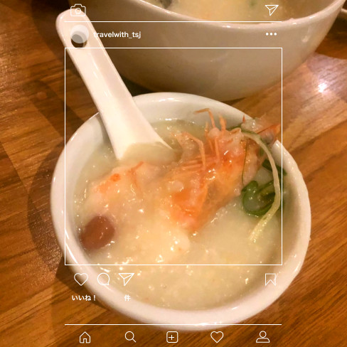 お好みで卓上のスパイシーなソースをかけるのもアリ