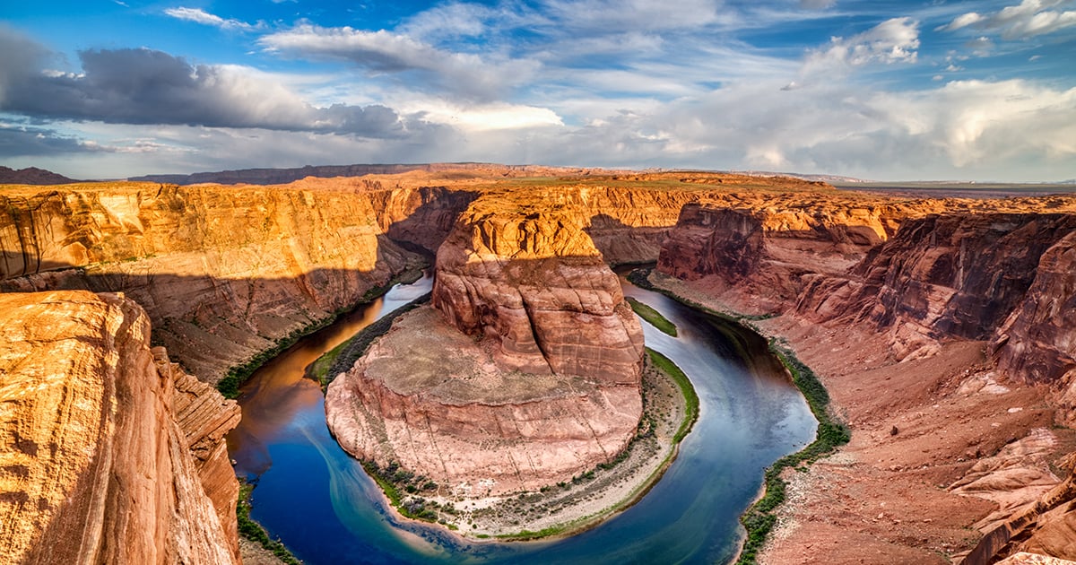 自然の造形美に感動！コロラド川が蹄鉄型に流れる絶景「ホースシューベンド」に行ってきました！ 3drose LSP _ 250518 _ 1 Horseshoe Bend in theコロラド川、近くページ、アリゾナSingl