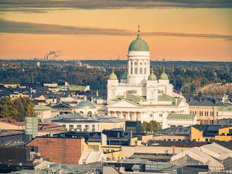ヘルシンキ：夕暮れの大聖堂