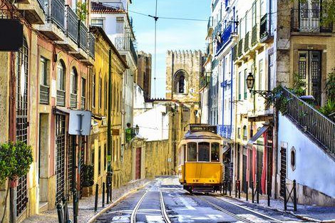 ◇◎リスボン：トラムと街並み