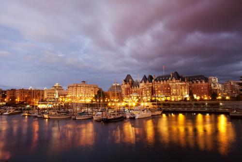 ヨットやクルーザーが停泊するビクトリアのハーバー