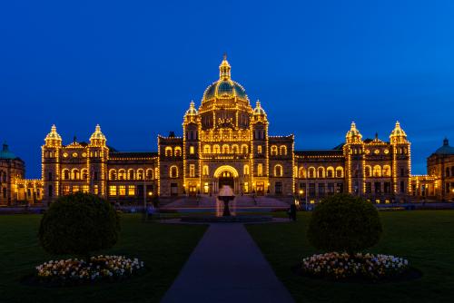 ライトアップされた州議事堂（ビクトリア）