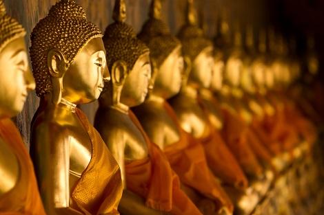 バンコク：ワット・アルンの仏像
