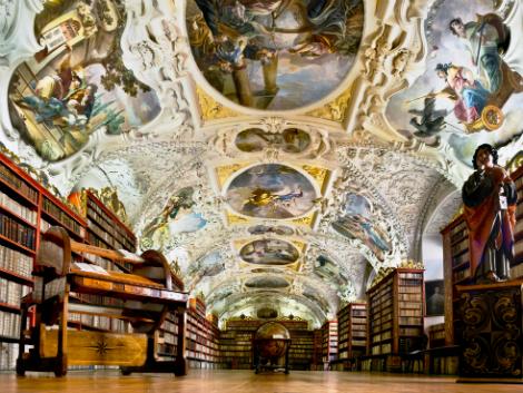 プラハ：ストラホフ修道院図書室