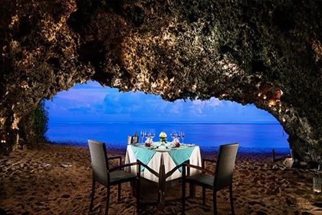 バリ島洞窟レストラン