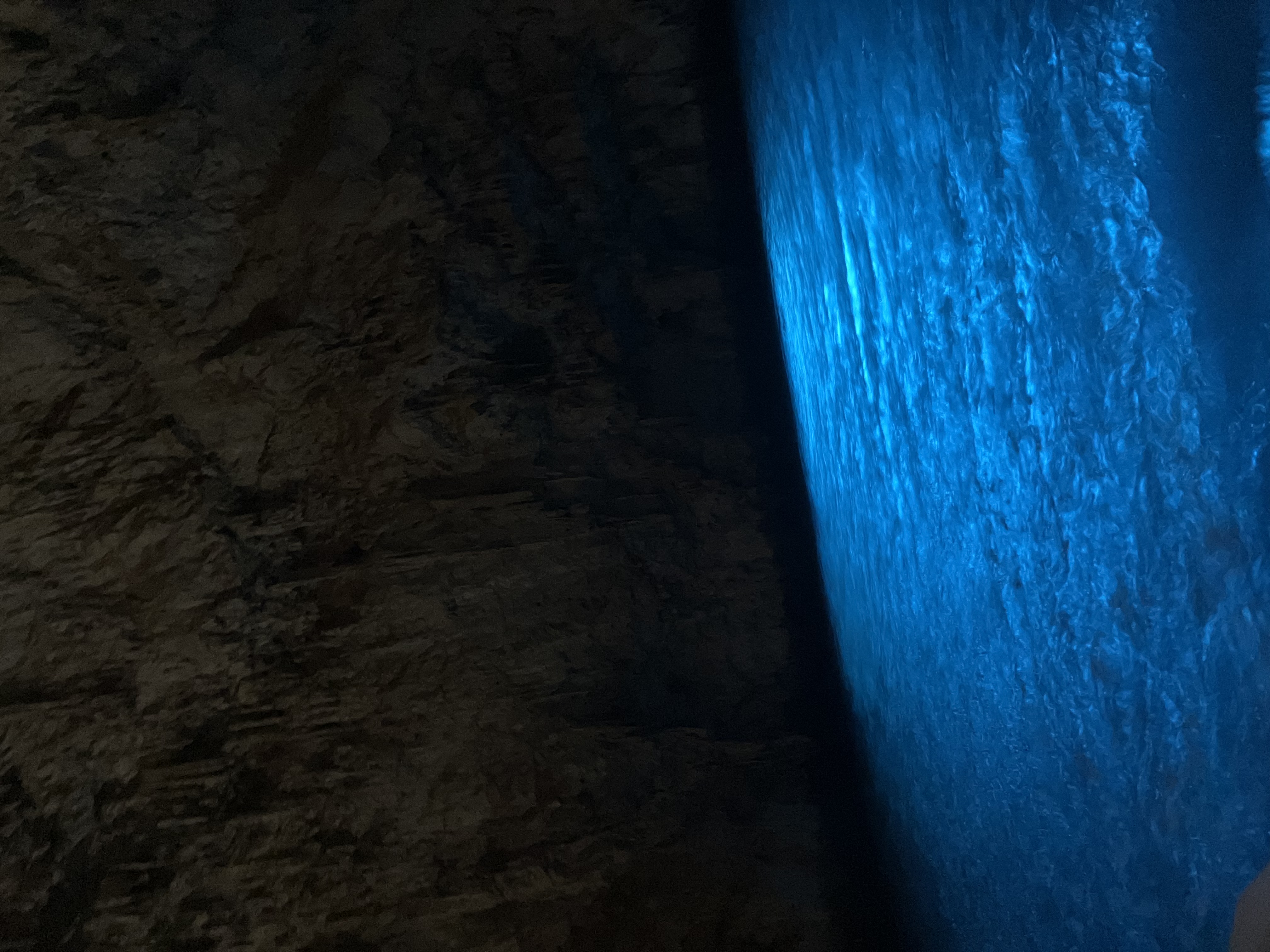 エメラルドの洞窟