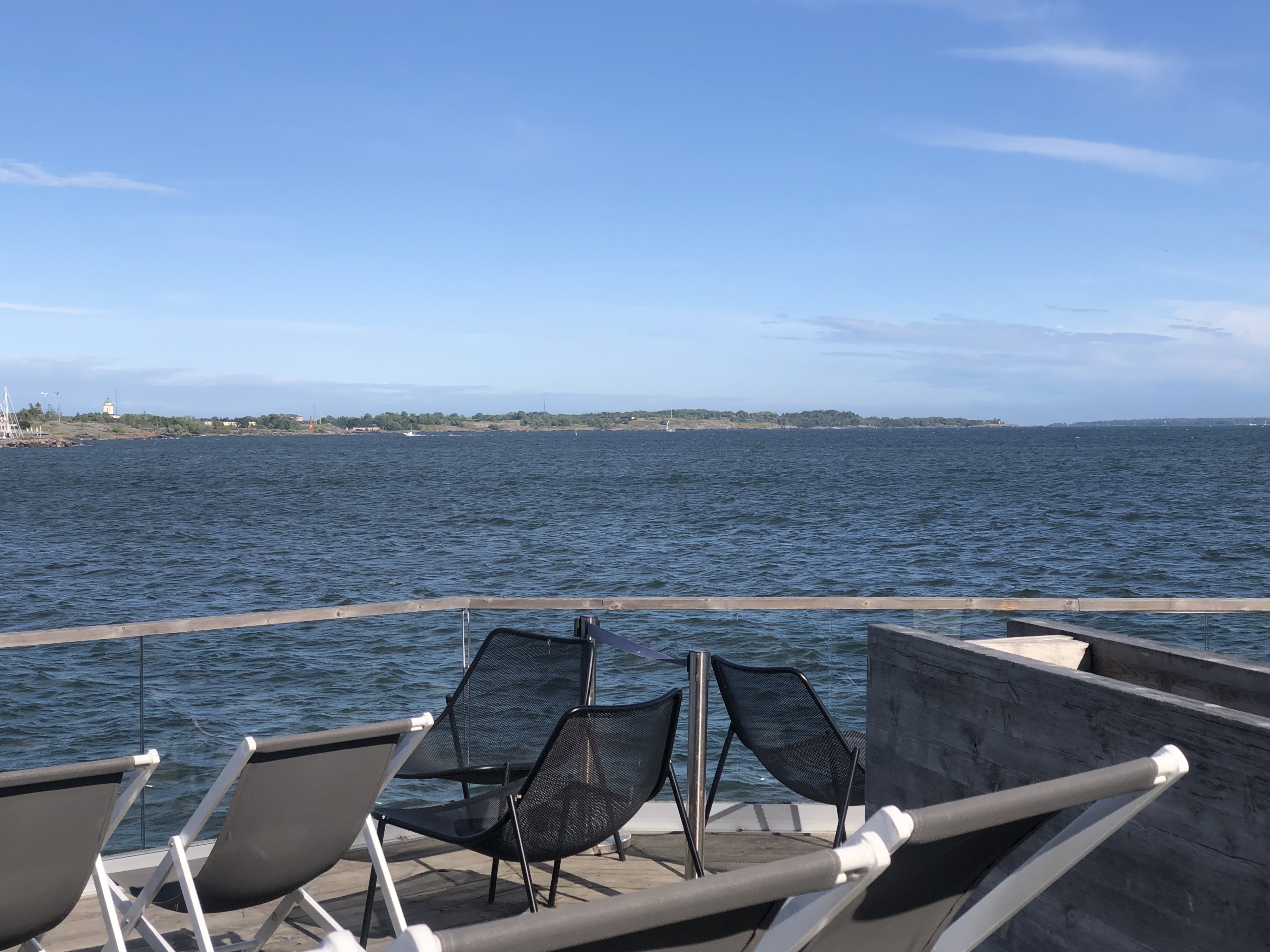 9.公共サウナのロウリュへ。バルト海を目の前に休憩しました。