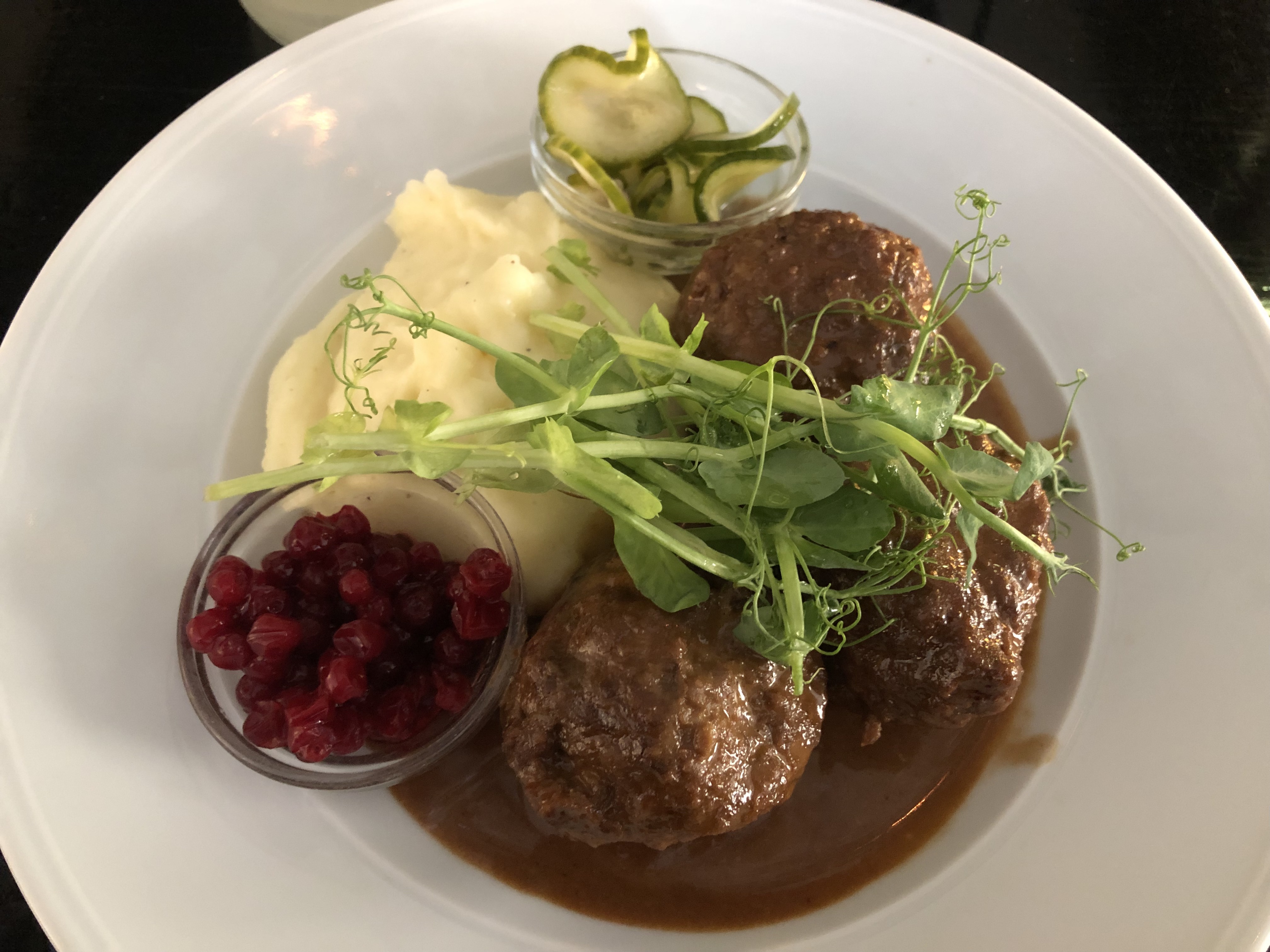 4.スウェーデン2日目お昼にガラム・スタンで食べたミートボール。(Stockholms Gästabud)店員さんが話しかけてくれました。