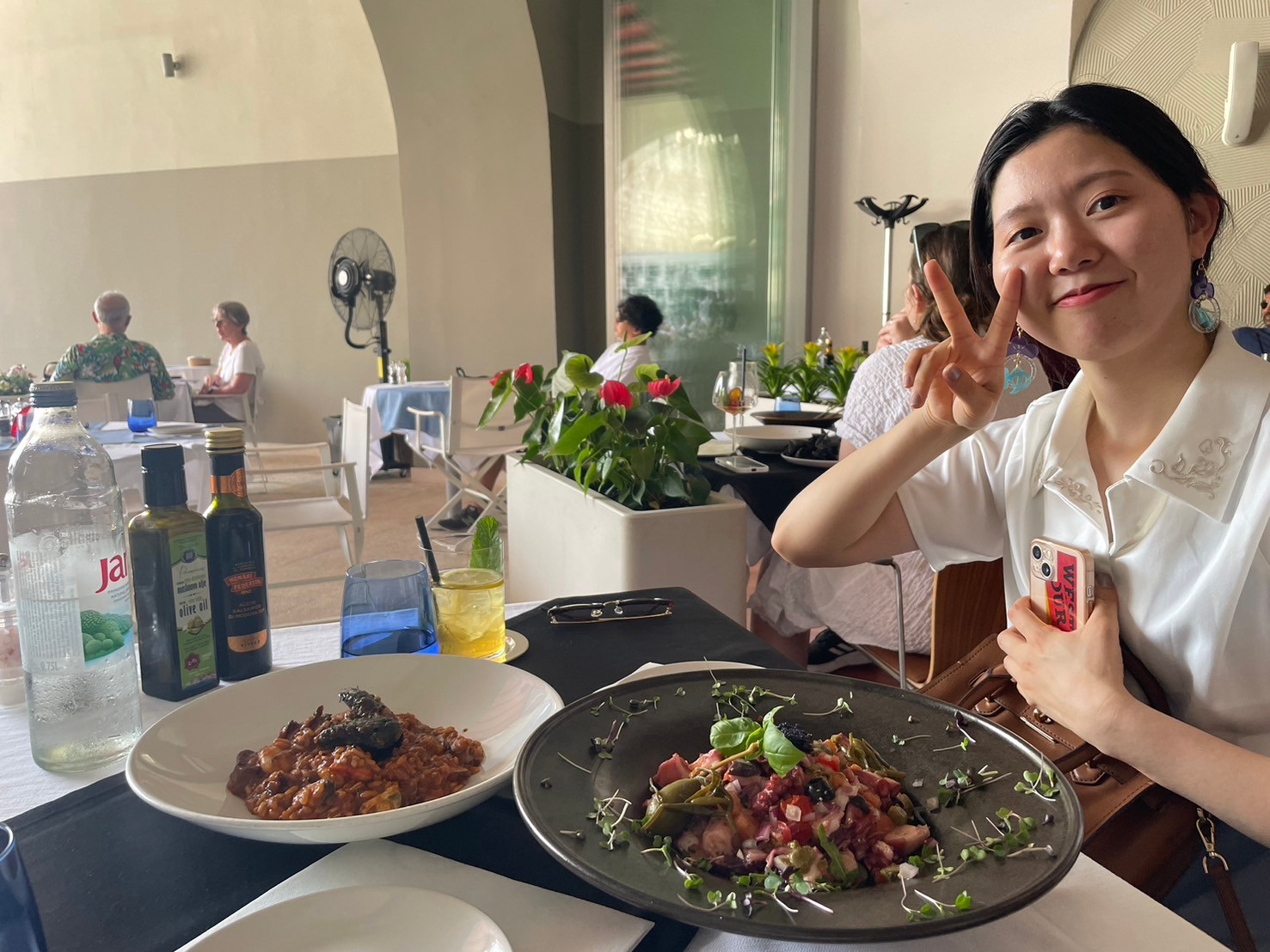 「GRADSKA KAVANA ARSENAL Restrant」にて。タコサラダとシーフードリゾットを注文