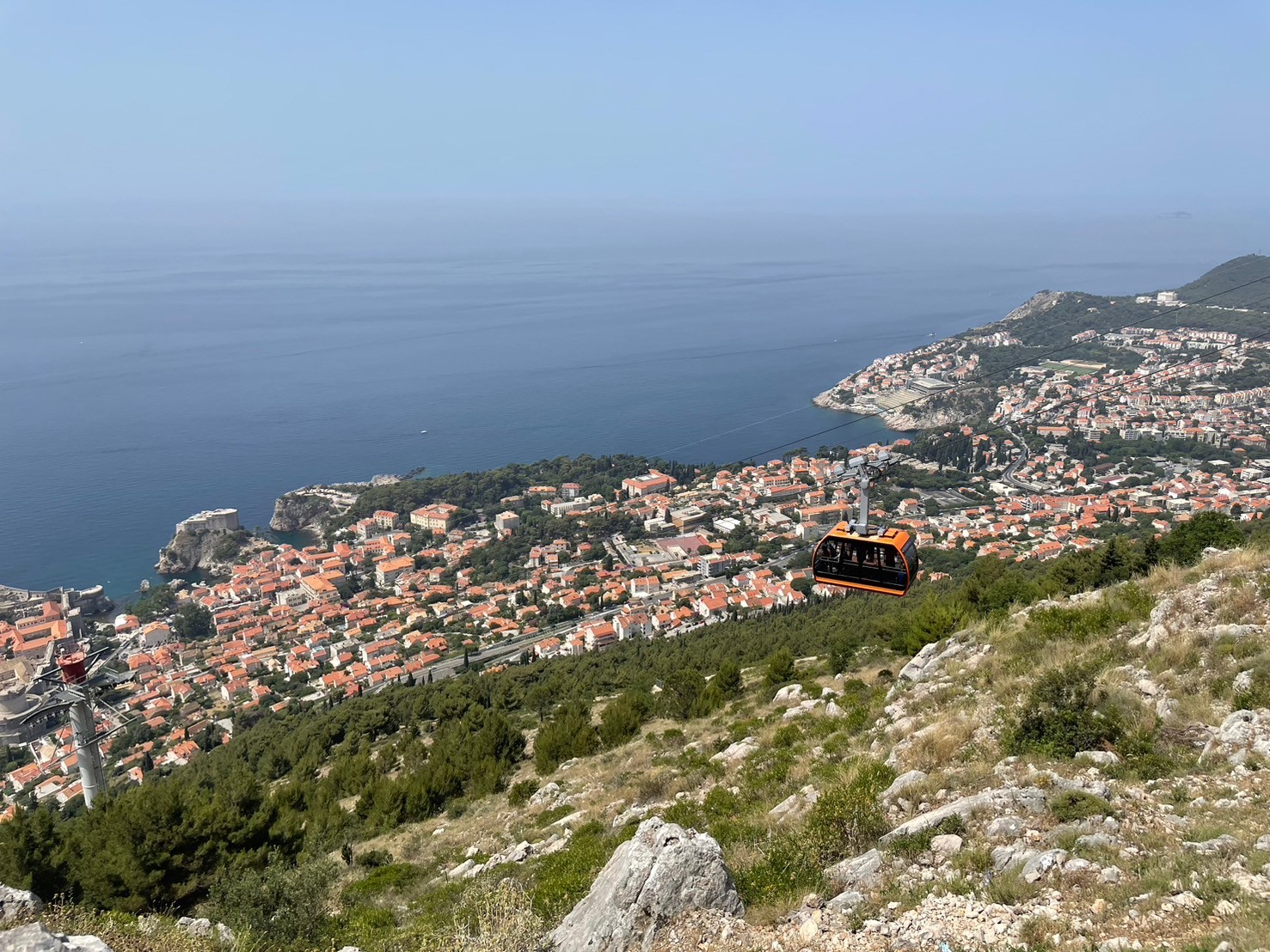 ケーブルカーで スルジ山へ