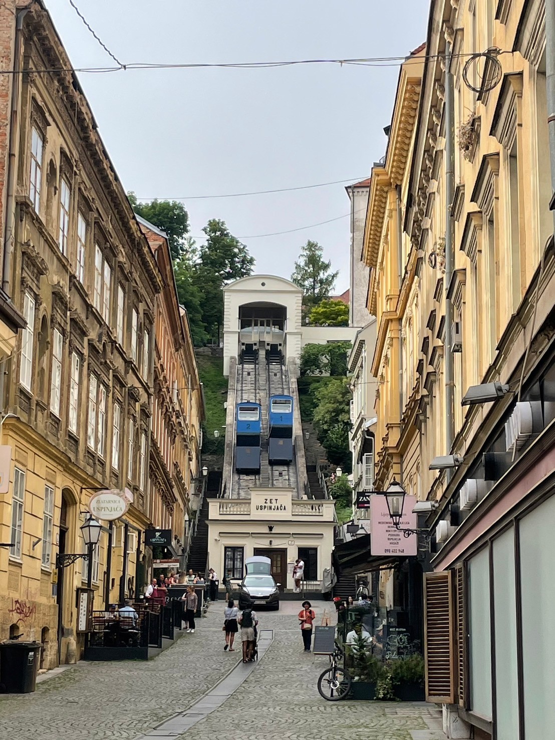 「世界一短い公共交通機関」と言われているケーブルカー