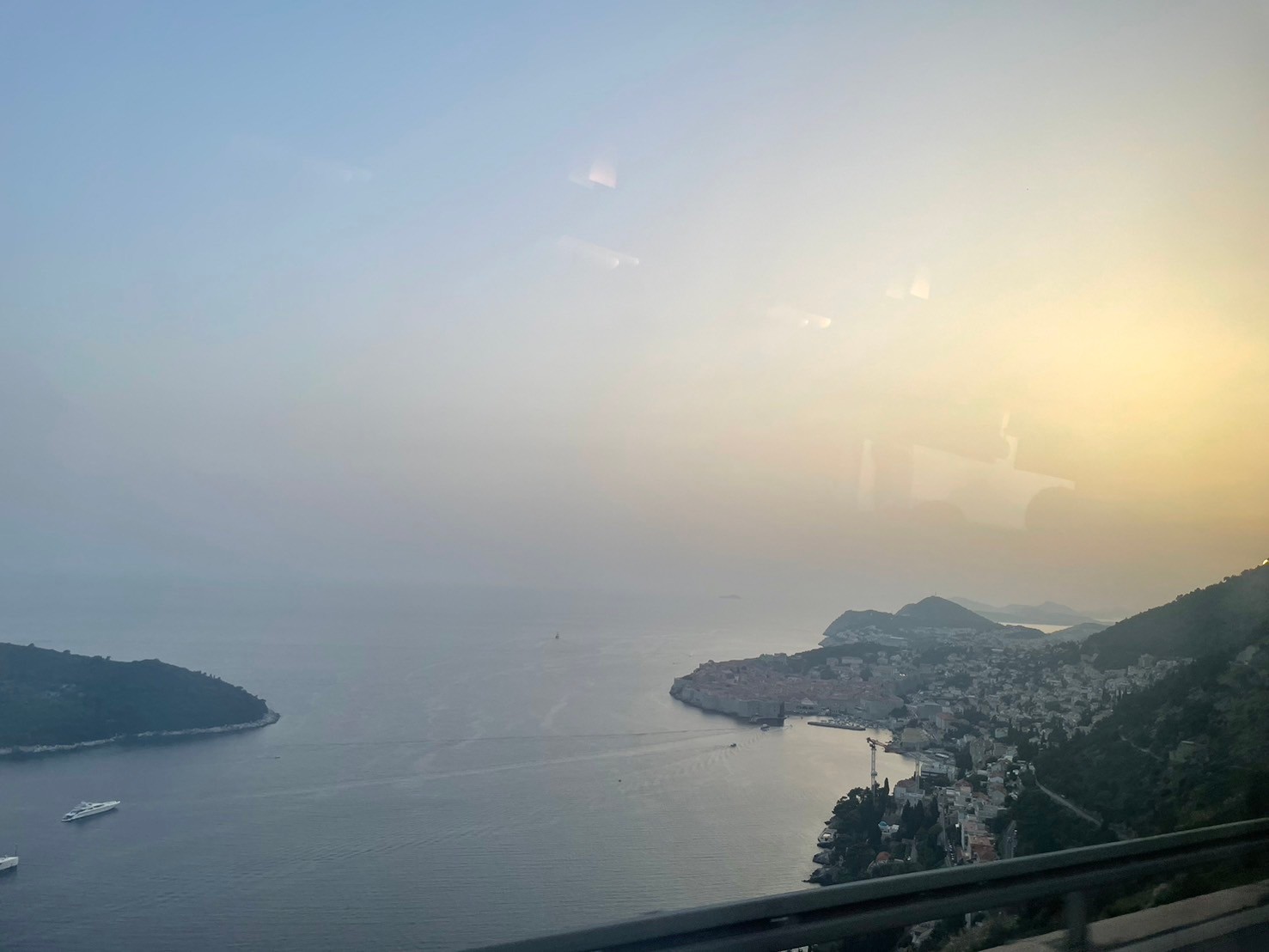 海や空や街が夕日に幻想的に照らされ綺麗でした