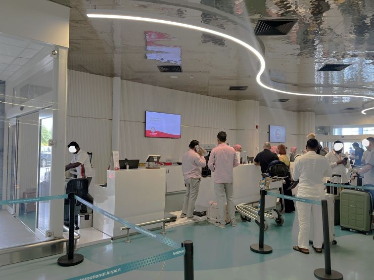 マレ空港内の水上飛行機チェックインカウンター(2026年リニューアル)