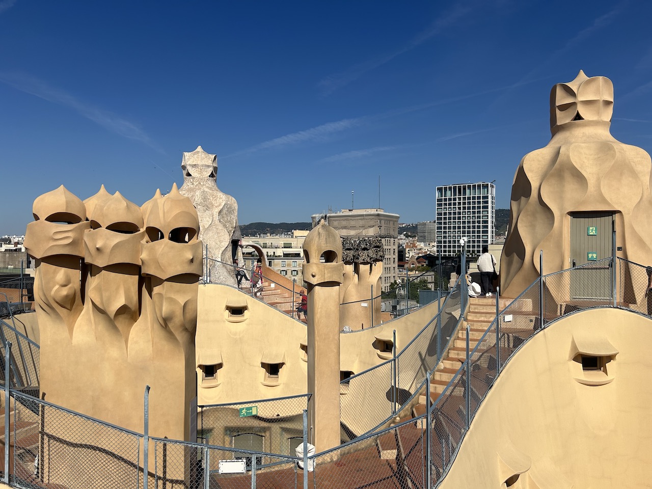 ユニークなデザインが楽しめるカサ・ミラの屋上