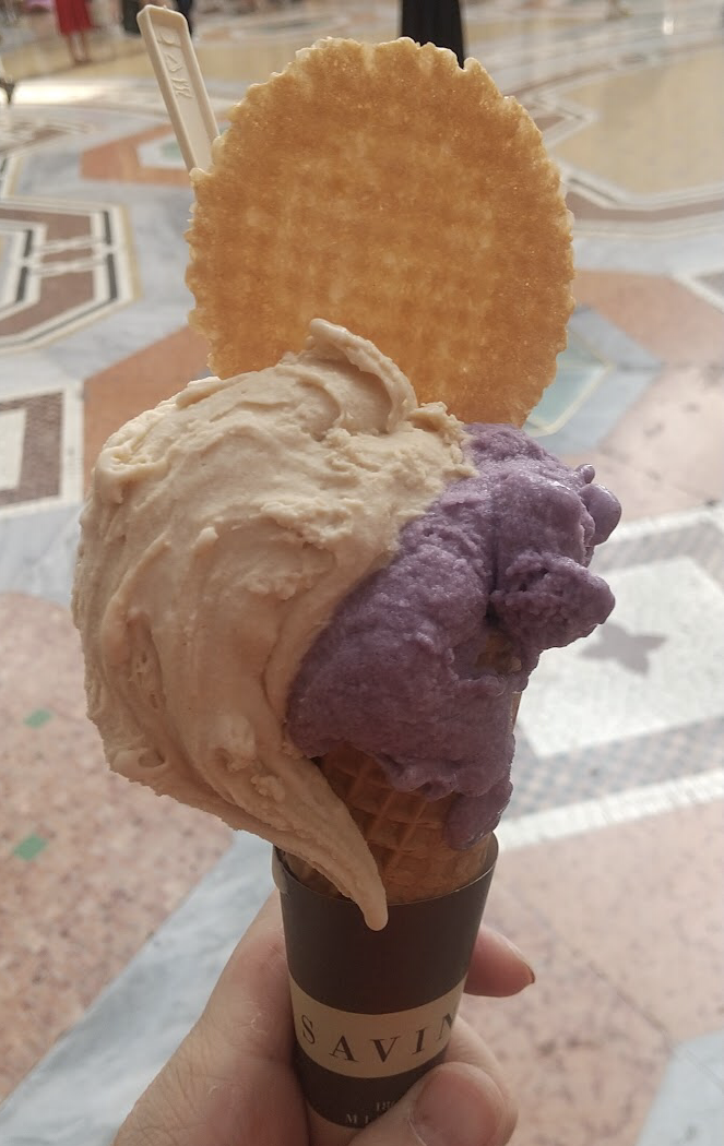 ガレッリアでジェラート