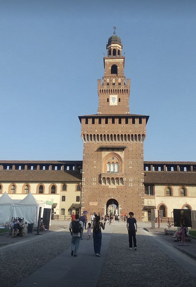 スフォルツェスコ城