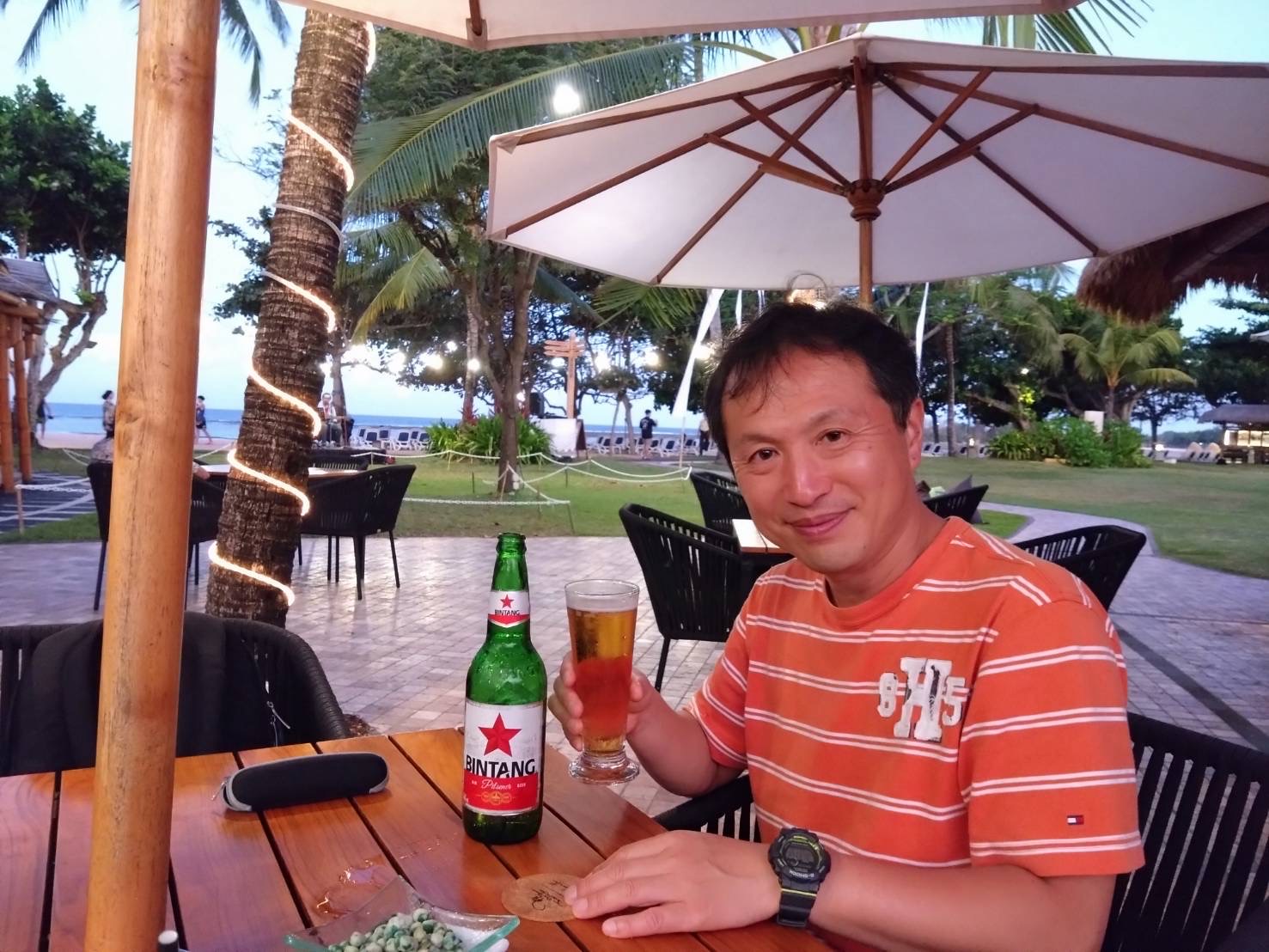 ホテル敷地内でビールを