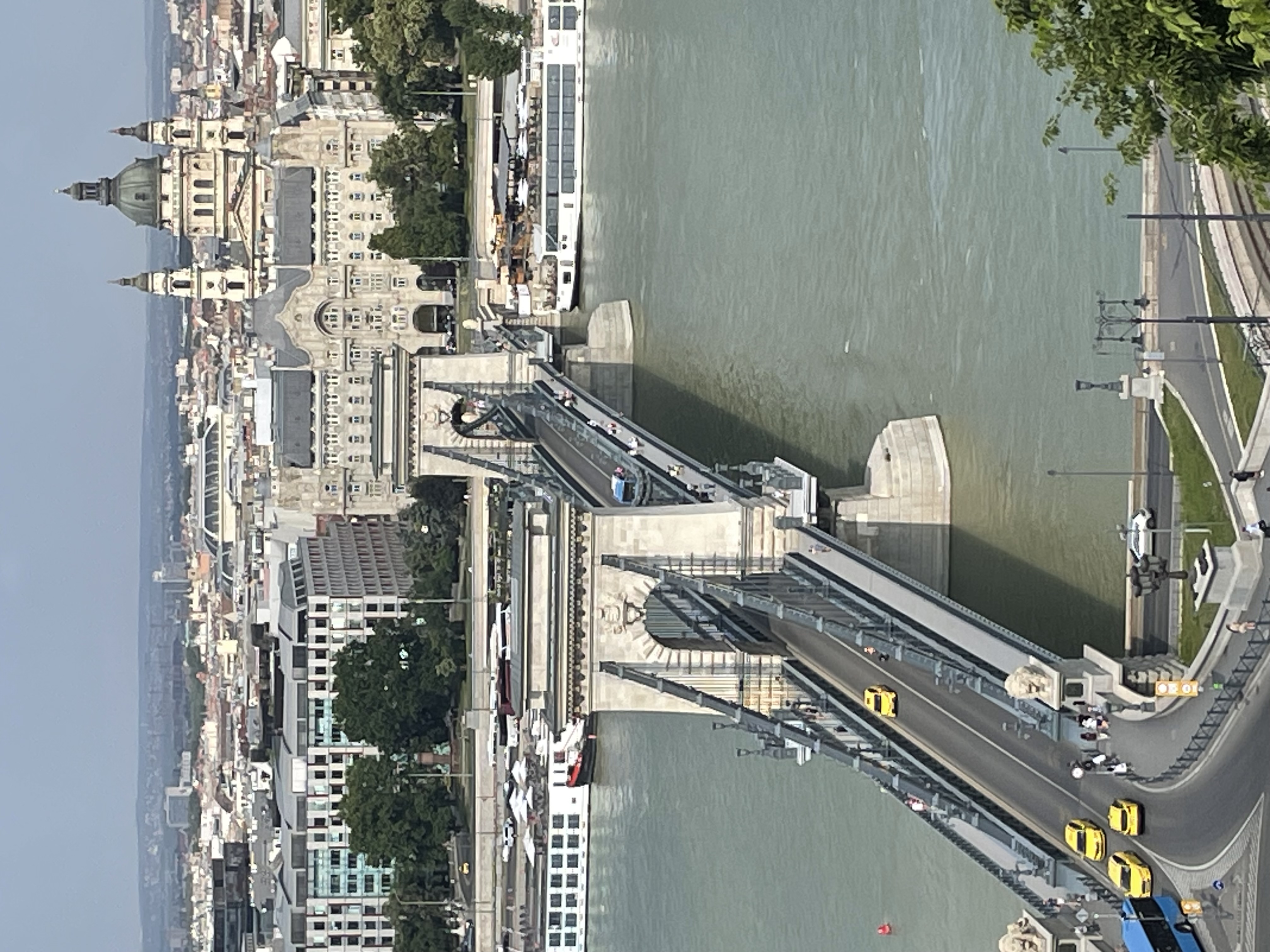 川を見下ろして景色を楽しみました