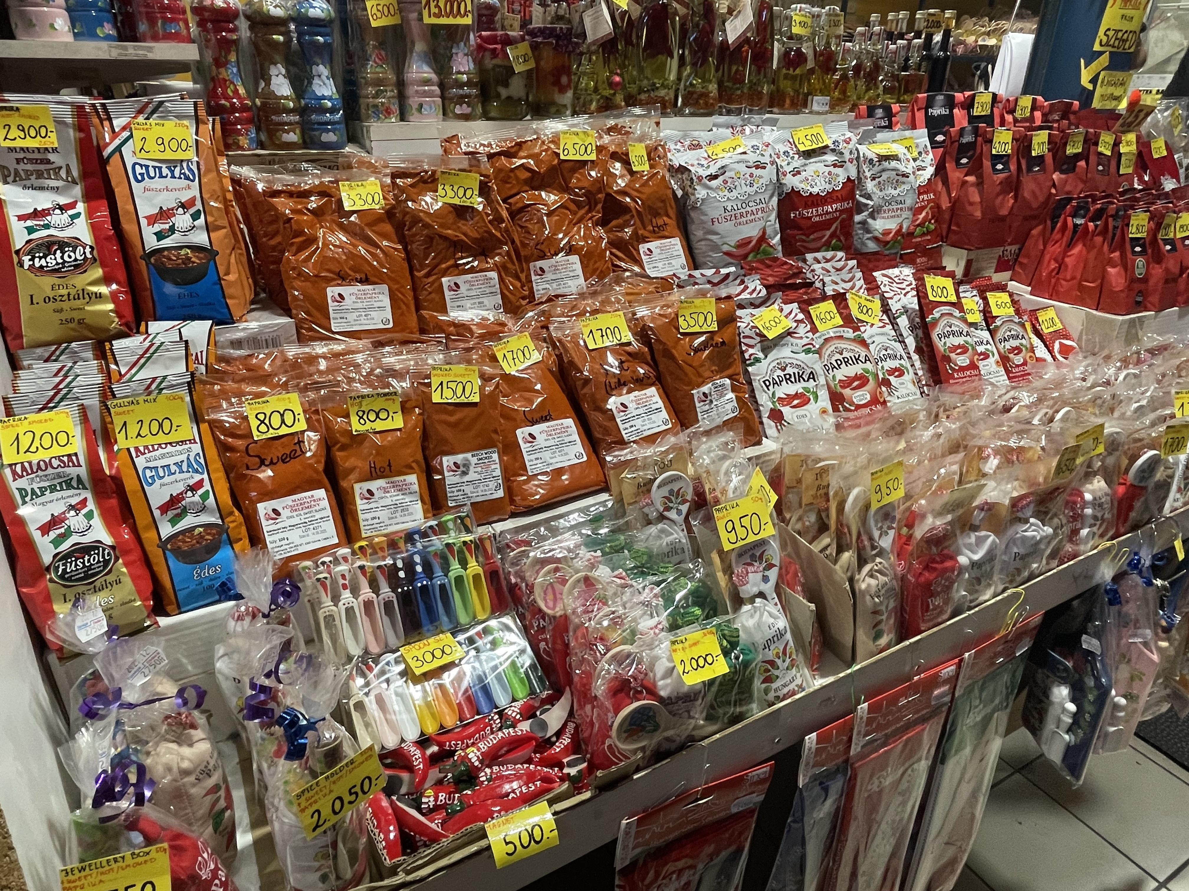 こちらで一通りお土産など買えます