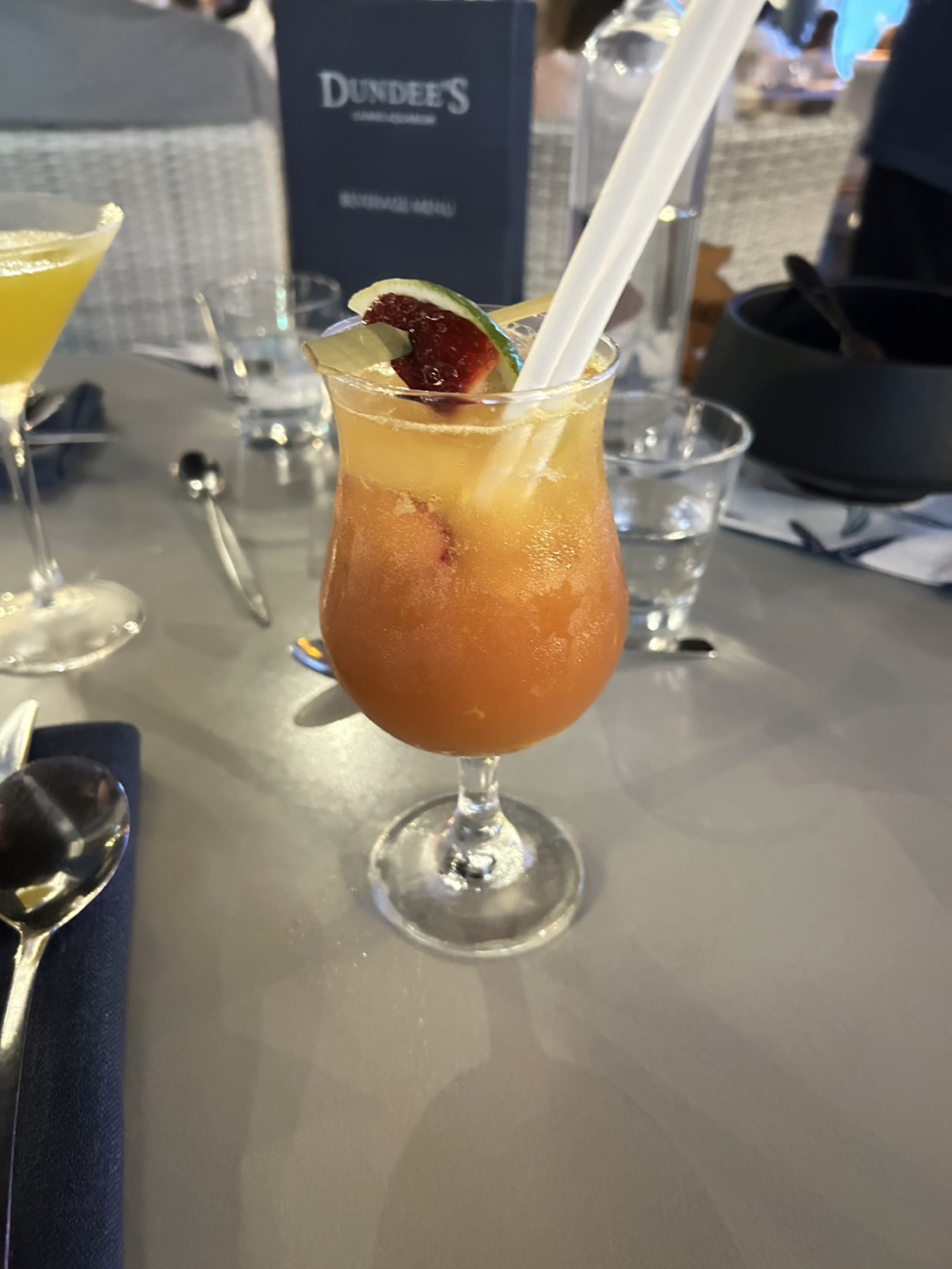 おしゃれなカクテル風のジュース