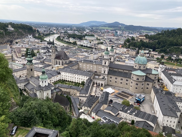 ホーエンザルツブルグ城から見る景色