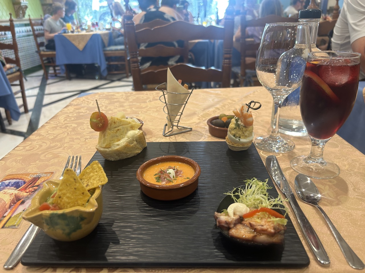 フラメンコ鑑賞前にいただいたタパス