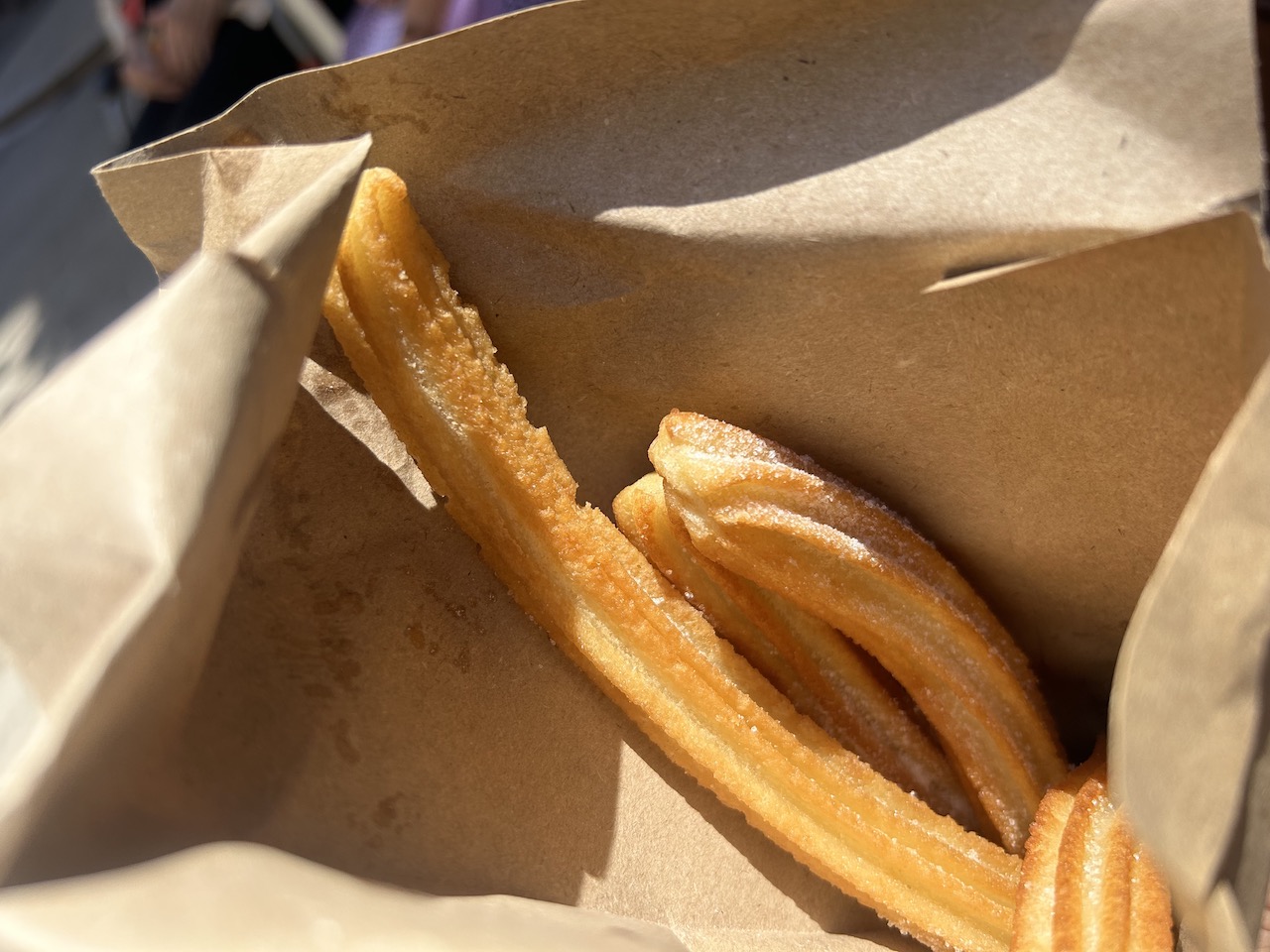 散策途中にチュロスを食べ歩き