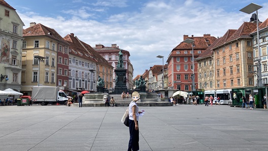 グラーツ・ハウプト広場とヨハン大公像