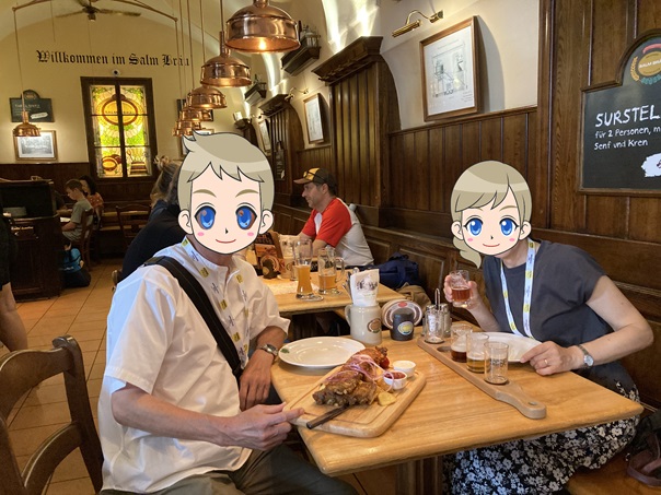 ビアホール「サルム・ブロイ」で名物のスペアリブを堪能