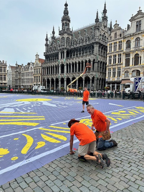 グランプラスはフラワーカーペットの準備中