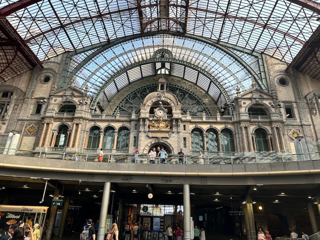 「世界一美しい」と言われているアントワープ中央駅
