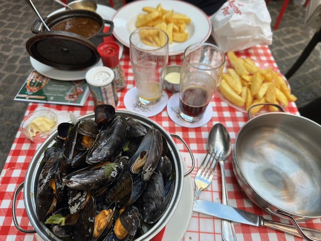 ブルージュの旧市街でご馳走を食べました