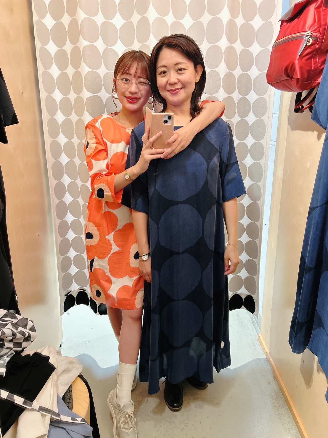 マリメッコのアウトレットの試着室にて