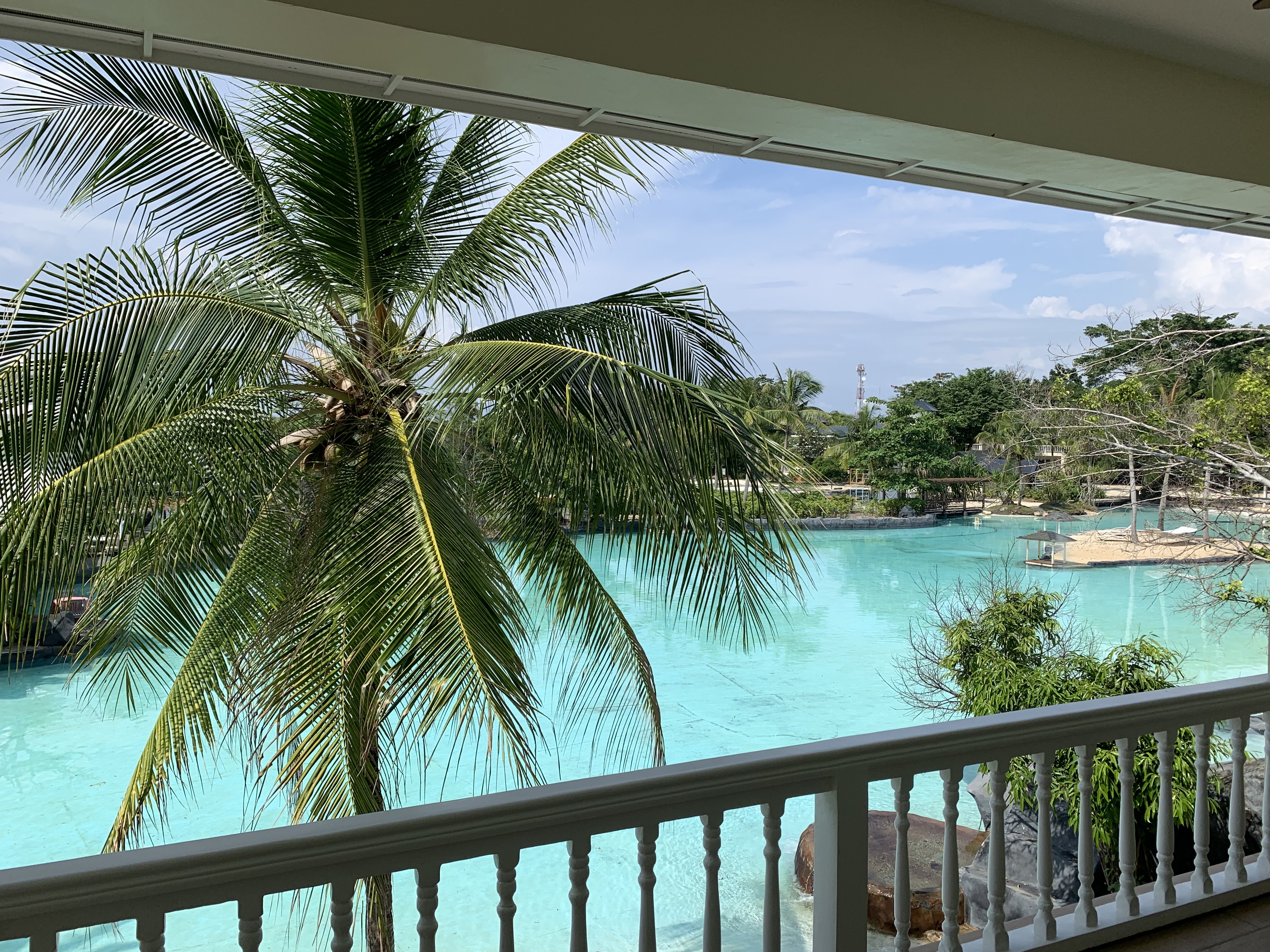 ホテルの窓から風景