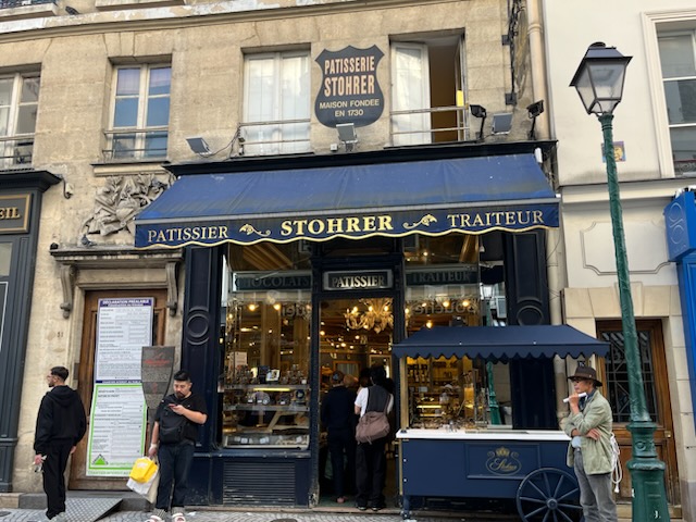 ストレーの外観