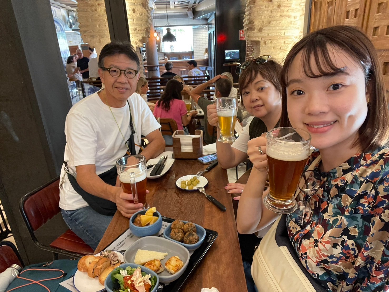 地ビールとタパスでランチ