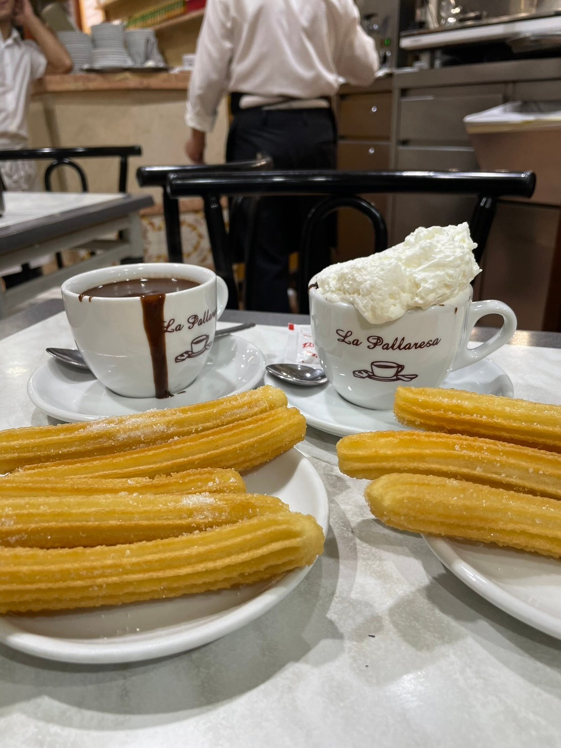 揚げたてチュロス