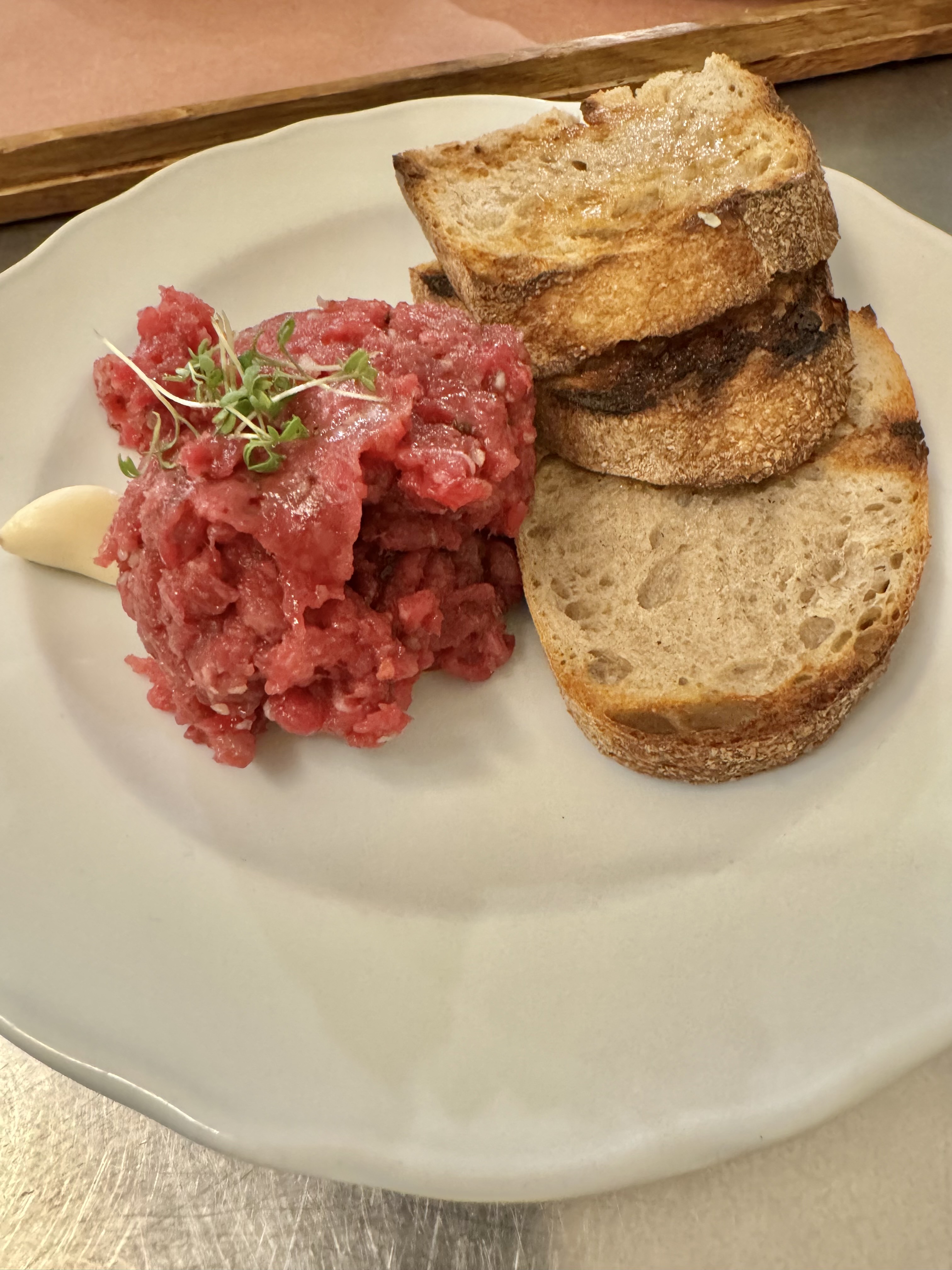 レストラン「Cantina」にてビーフタルタル