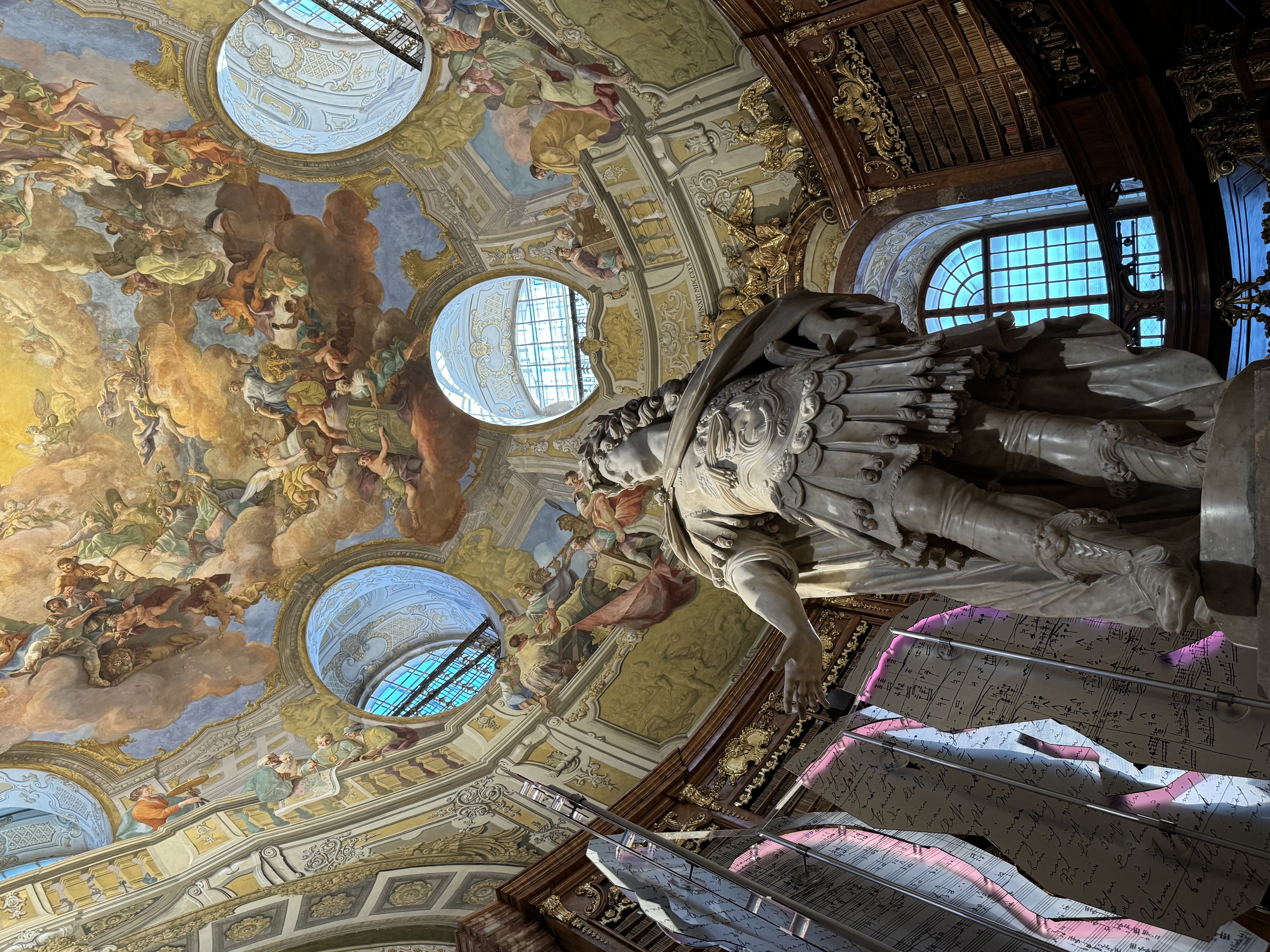 ホーフブルク宮殿内 世界で一番美しい図書館