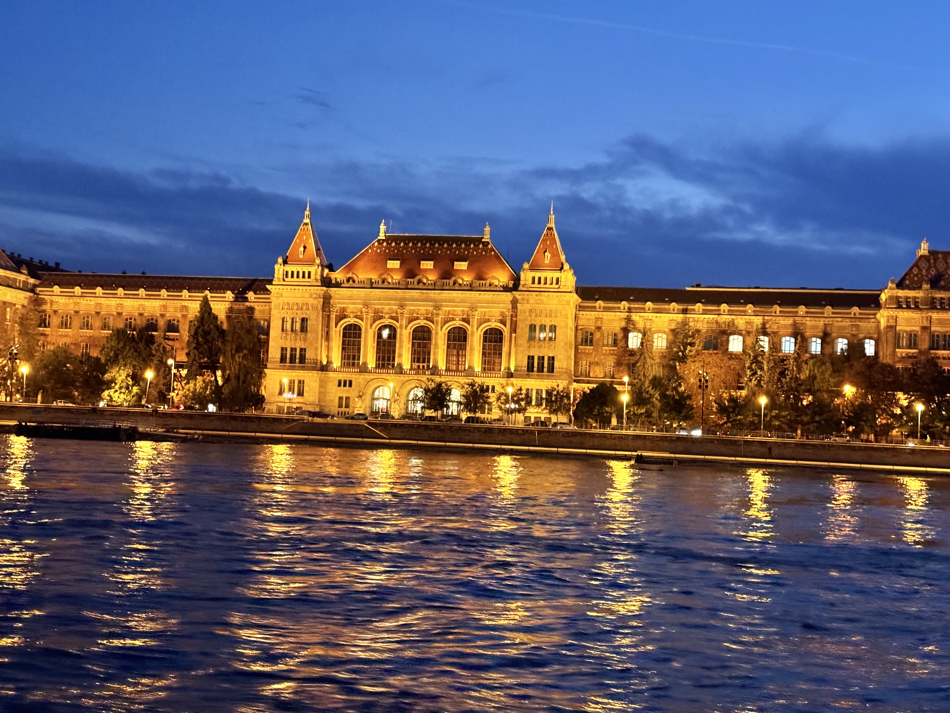 ブダペスト ドナウ川クルーズ２