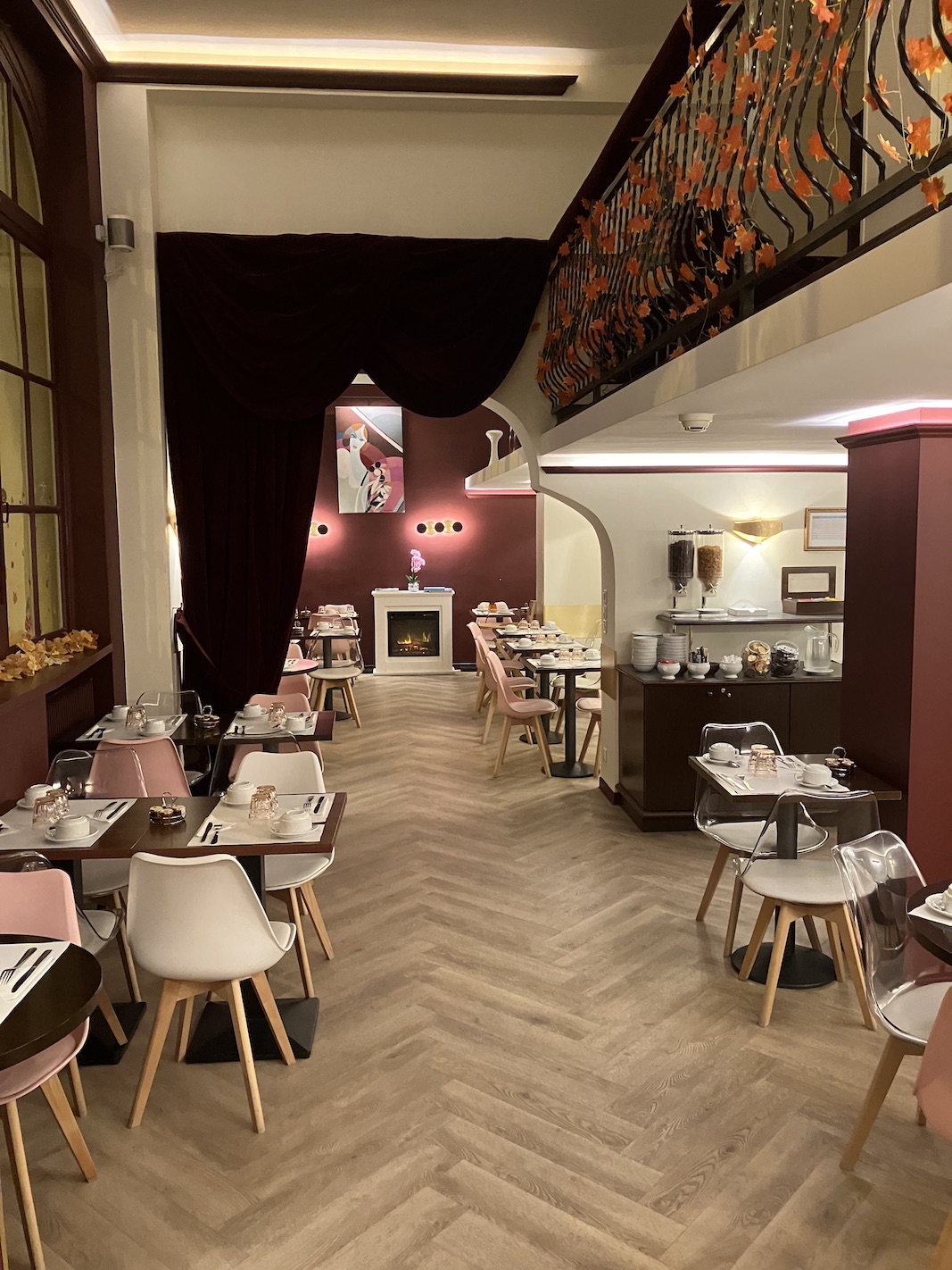 ホテルの朝食会場 とても素敵な雰囲気でした