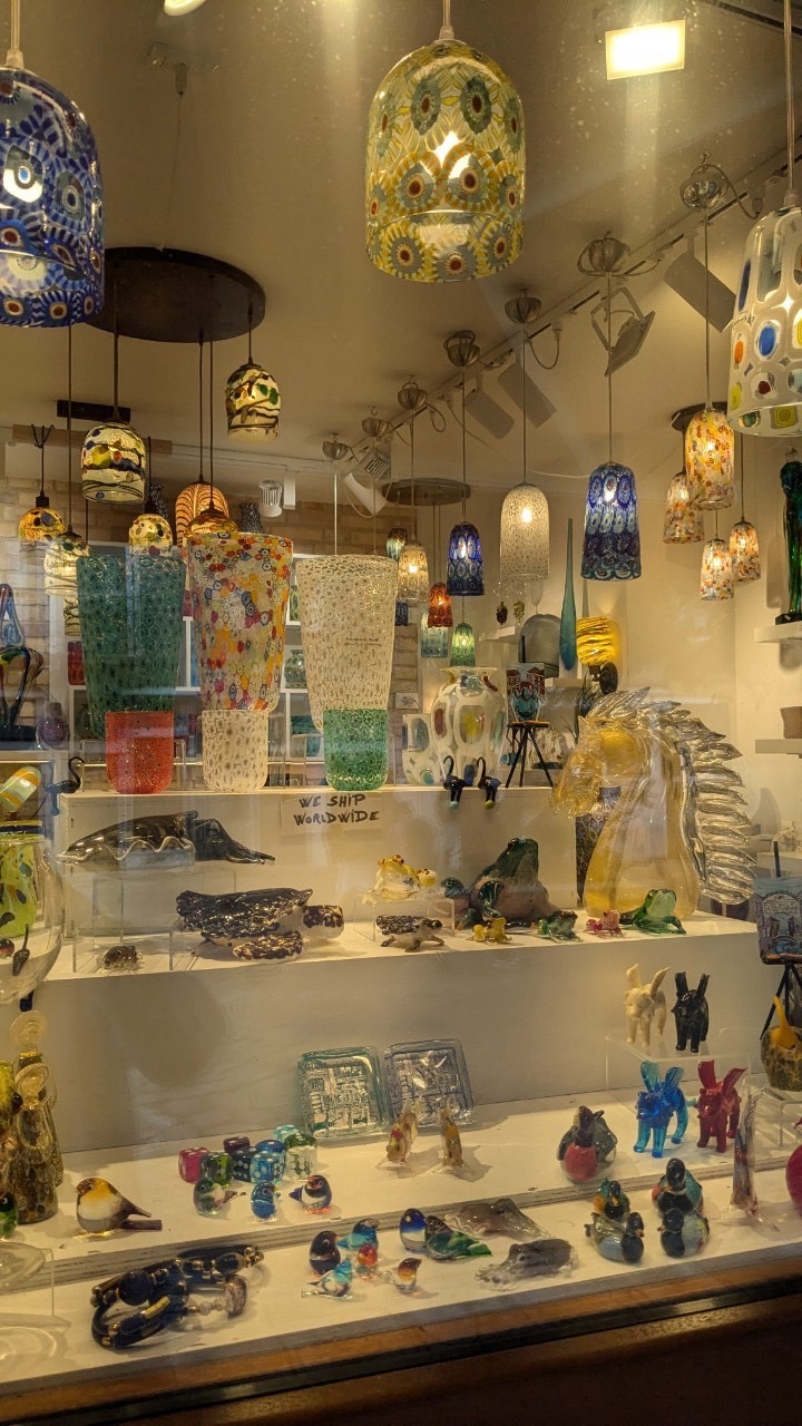 ムラーノ島のヴェネチアンガラスショップ
