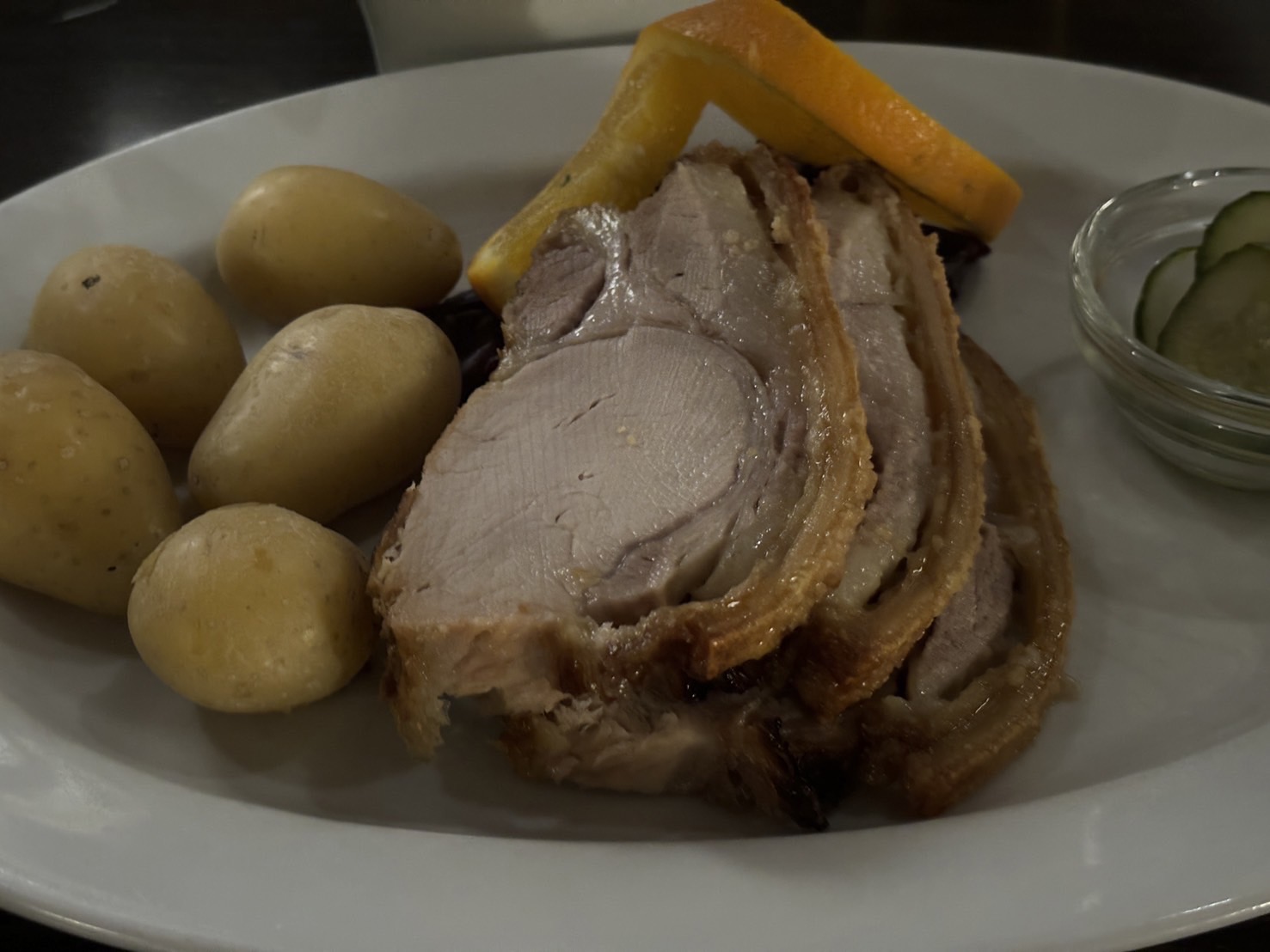 皮付き豚肉の料理