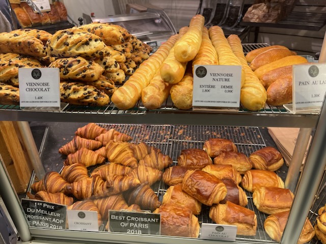 クロワッサンの評価が高いパン屋さん「サントシャペル」