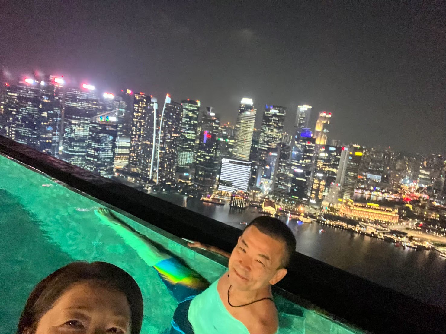 インフィニティプールからの夜景は最高でした