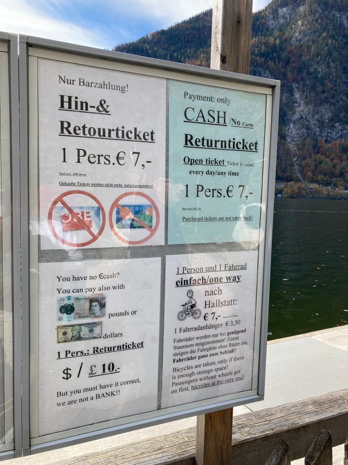 対岸からの渡し舟にて、現金のみの利用ですがドル払いもOK