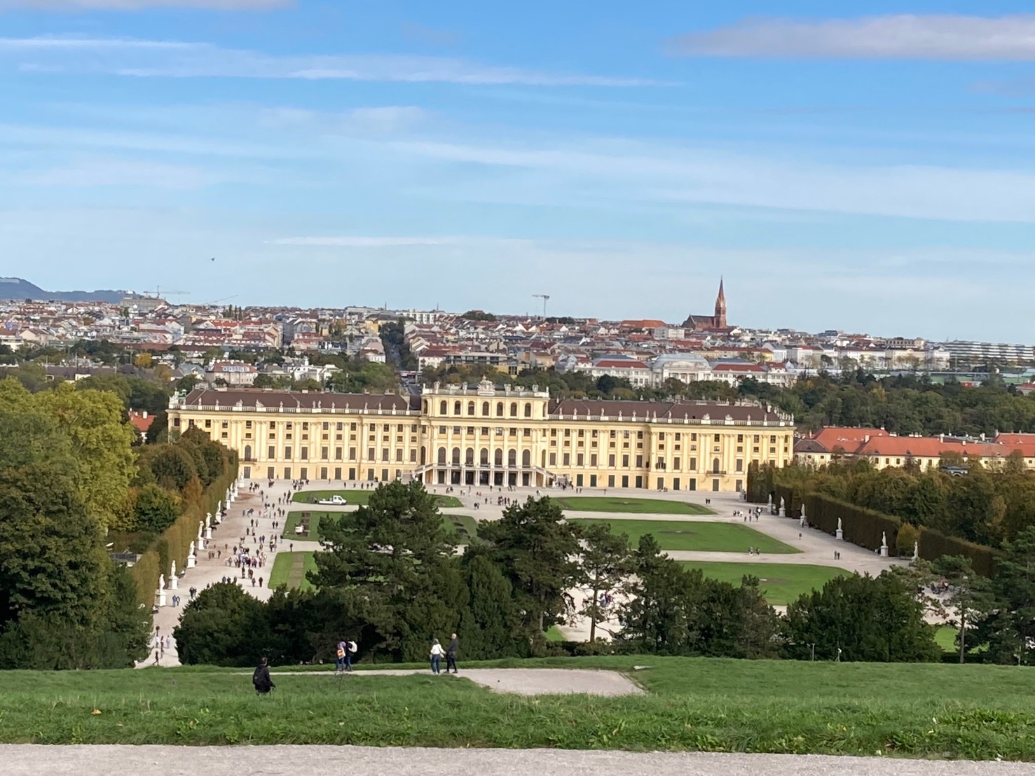 高台からは宮殿を含めウィーン市内を一望